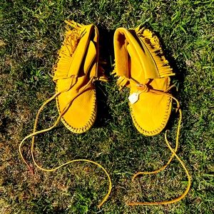 Fringed Yellow Moccasins US6